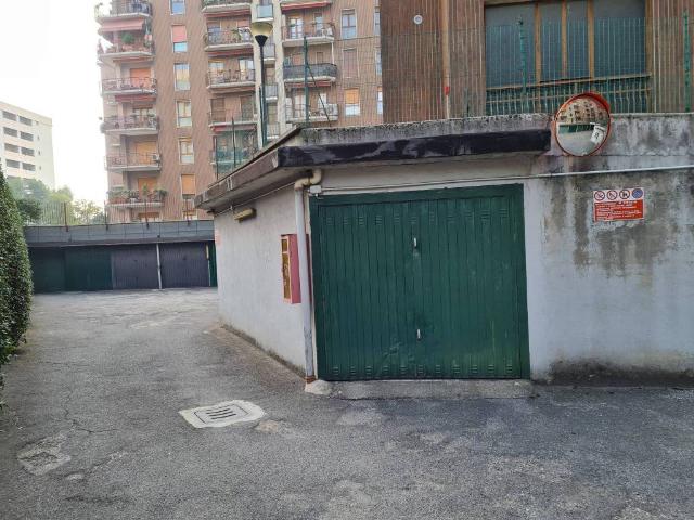 Box in vendita a Molinetto di Lorenteggio, Corsico