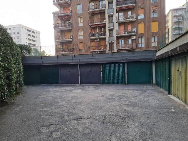 Box in vendita a Molinetto di Lorenteggio, Corsico