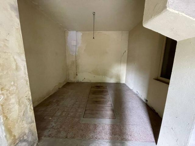 Box in vendita a Battaglione, Cremona