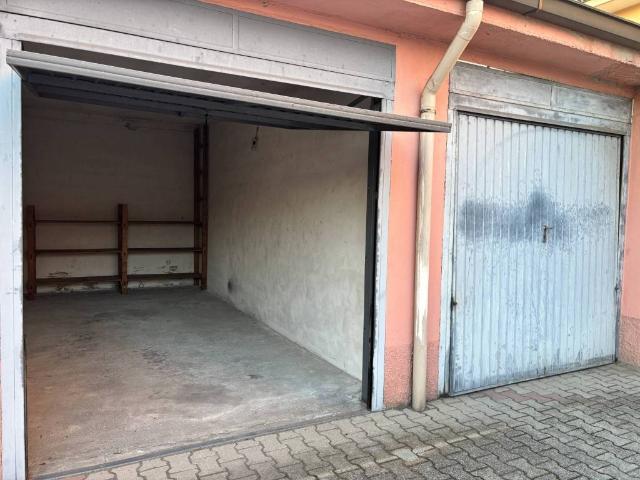 Box in vendita a Battaglione, Cremona