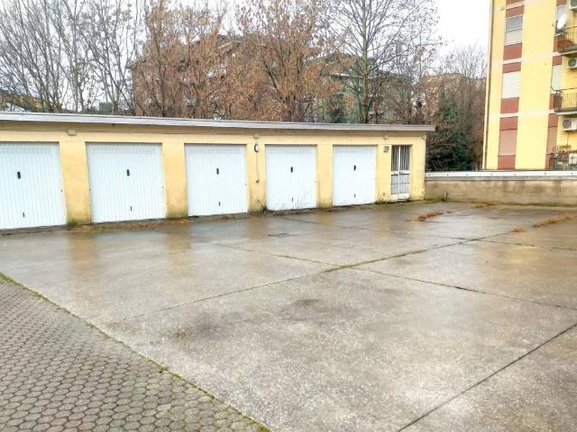 Box in vendita a Zona Castello, Cremona