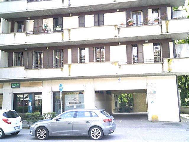 Box in vendita a Zona Po, Cremona