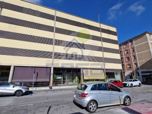 Box in vendita a Zona Po, Cremona