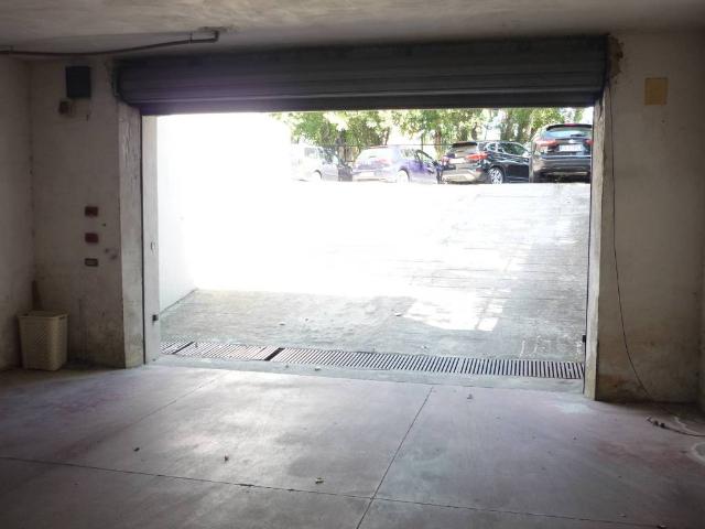 Box in vendita a Tufolo, Crotone