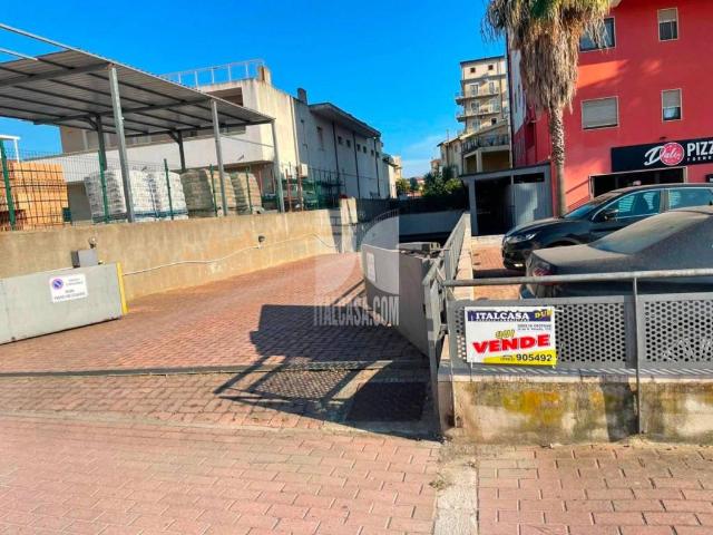 Box in vendita a Tufolo, Calabria