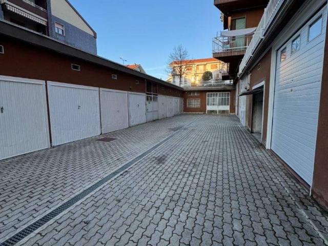 Box in vendita a Donatello, Piemonte