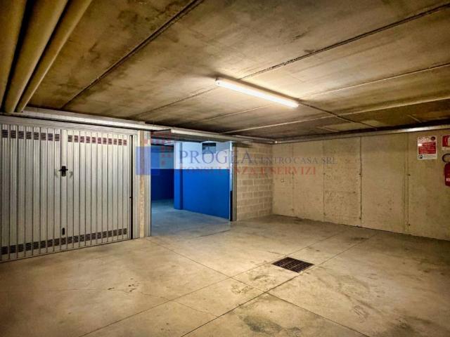 Box in vendita a Dalmine, Lombardia
