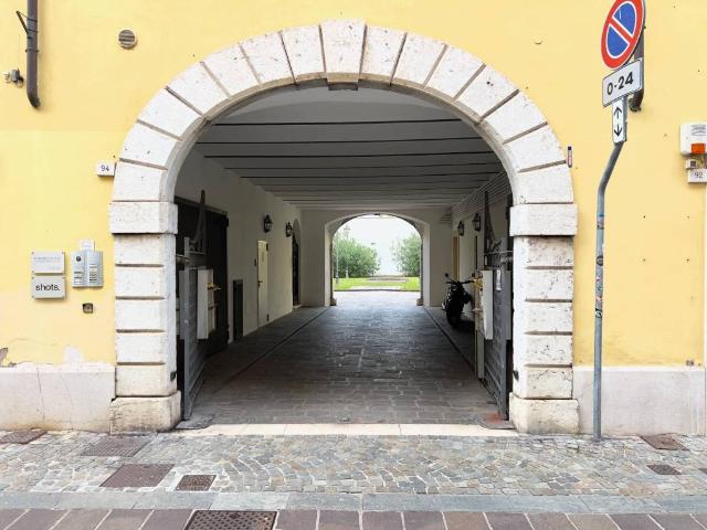 Box in vendita a Desenzano Del Garda, Brescia