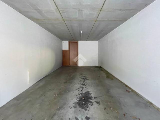 Box in vendita a Chiodino, Desenzano Del Garda