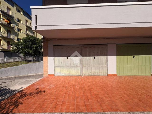Box in vendita a Borgo, Marche