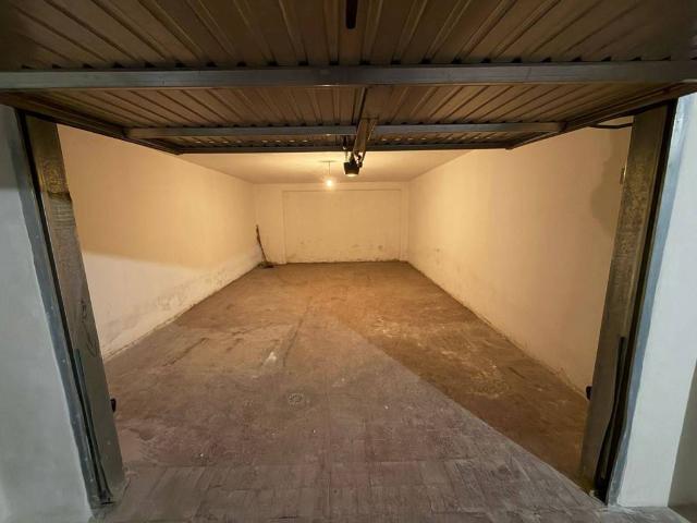 Box in vendita a Spina, Marche