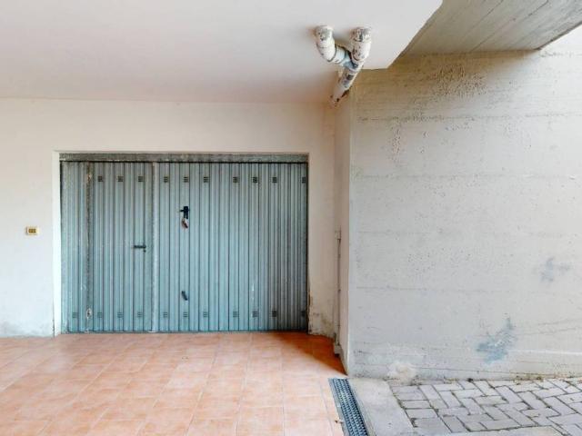 Box in vendita a Marche, Ancona