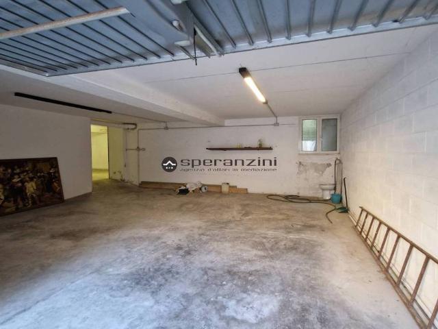 Box in vendita a San Lazzaro, Marche