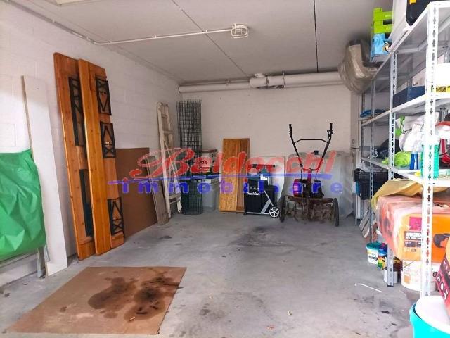 Box in vendita a Fenile, Marche