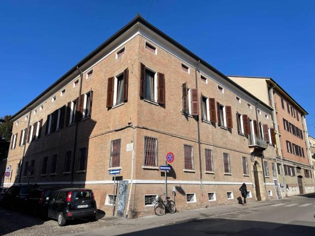 Box in vendita a Centro cittadino, Ferrara