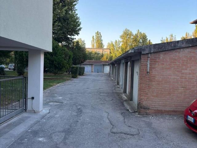 Box in vendita a Doro, Ferrara