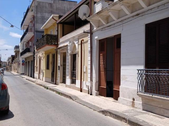 Box in vendita a Floridia, Sicilia