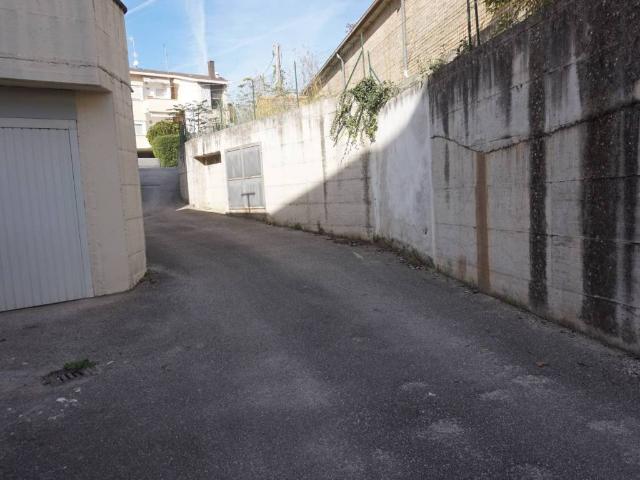 Box in vendita a Foligno, Umbria