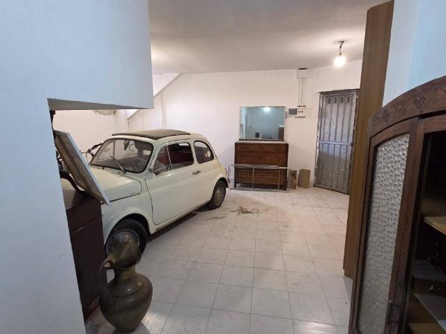Box in vendita a Follonica, Toscana