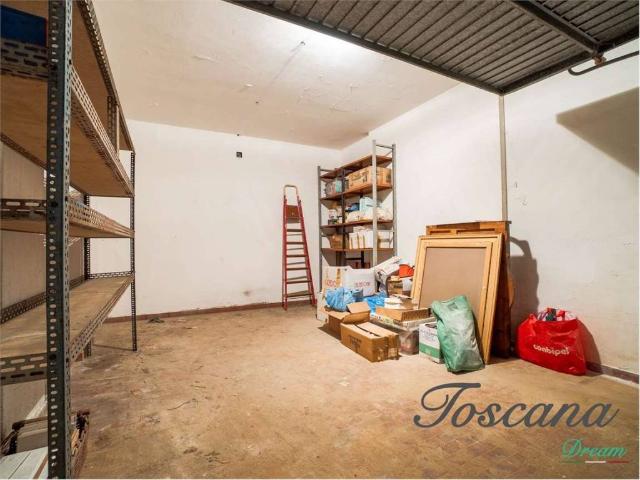 Box in vendita a Follonica, Toscana