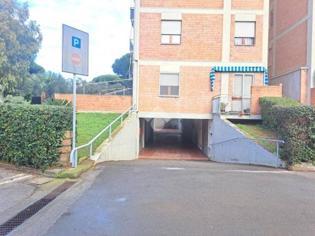 Box in vendita a Follonica, Toscana