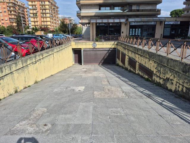 Box in vendita a Frosinone, Lazio
