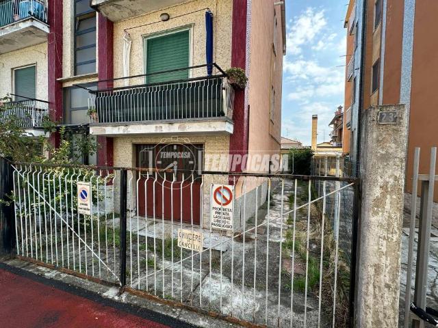 Box in vendita a Unione dei Comuni I Fontanili, Gaggiano