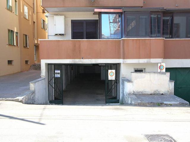 Box in vendita a Puglia, Lecce