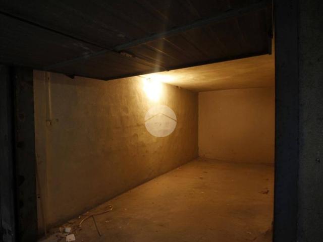Box in vendita a Garbagnate Milanese, Lombardia