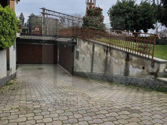 Box in vendita a Bariana, Garbagnate Milanese