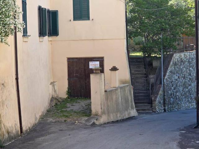 Box in vendita a Bivio Di Ravi, Toscana