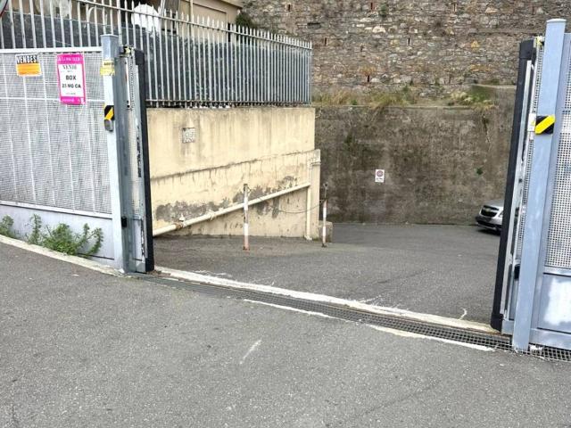 Box in vendita a San Pantaleo, Genova