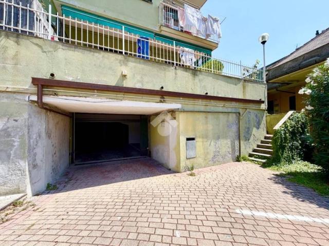Box in vendita a Levante, Serra Riccò