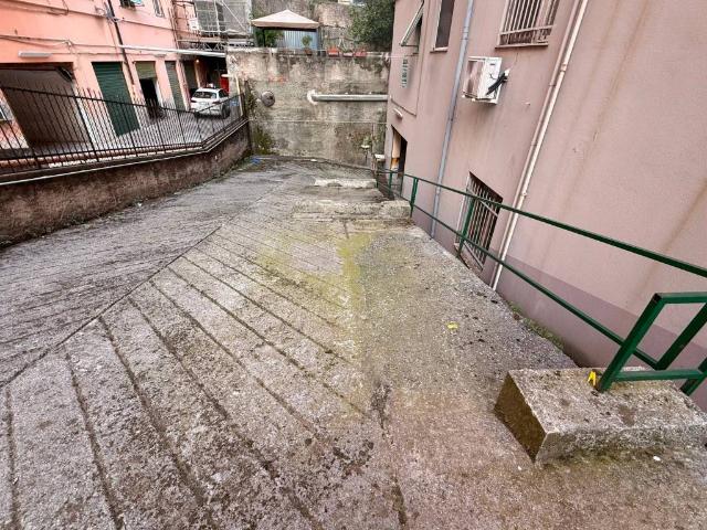 Box in vendita a Medio Ponente, Serra Riccò