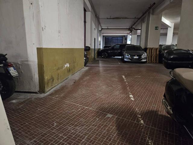 Box in vendita a Centro Est, Serra Riccò