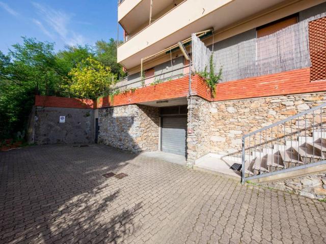 Box in vendita a Levante, Serra Riccò