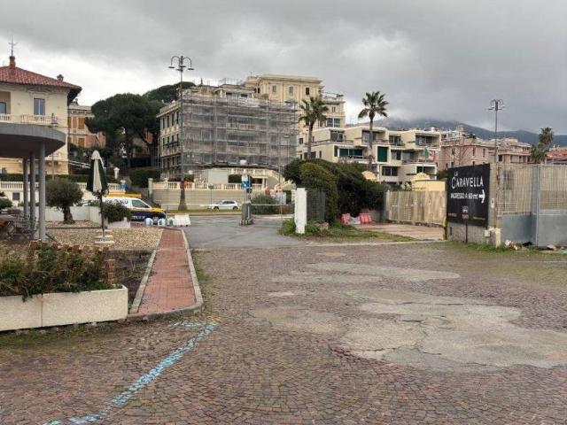 Box in vendita a Medio Levante, Serra Riccò