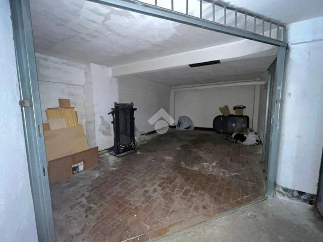 Box in vendita a Ponente, Serra Riccò