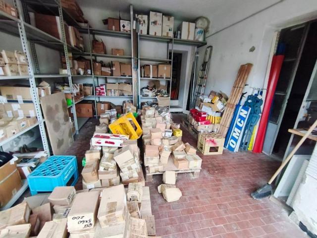 Box in vendita a Val Polcevera, Serra Riccò