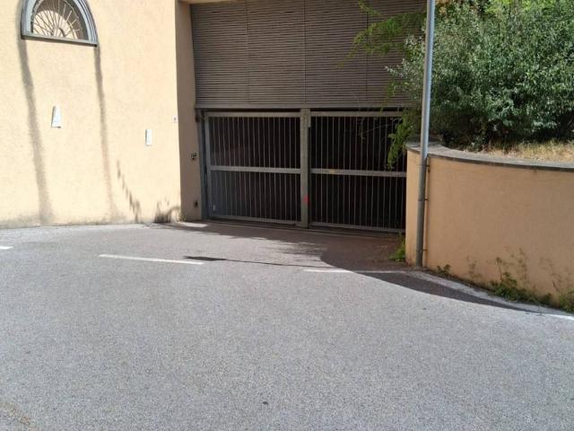 Box in vendita a Ponente, Serra Riccò