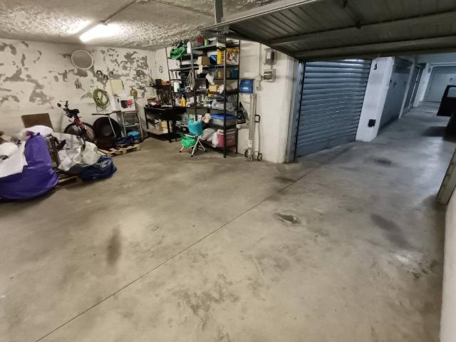 Box in vendita a Cornigliano, Genova