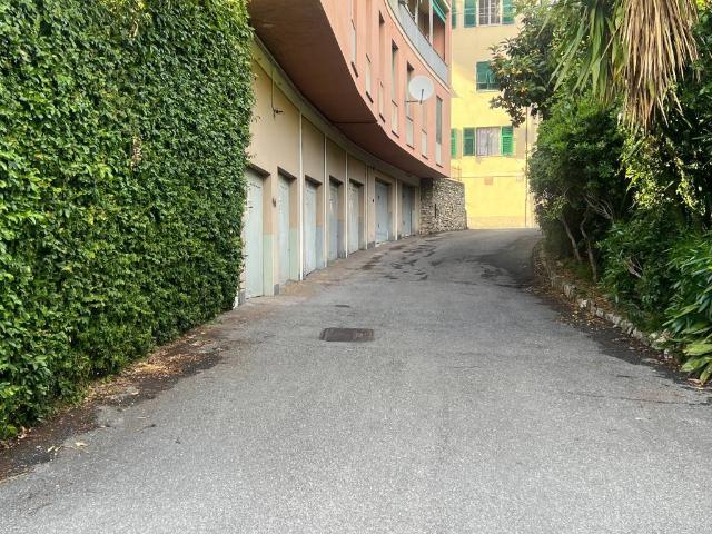 Box in vendita a Levante, Serra Riccò