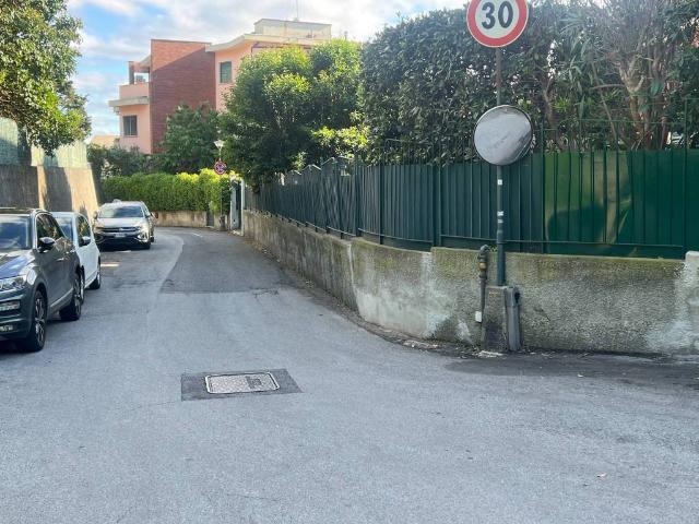 Box in vendita a Levante, Serra Riccò