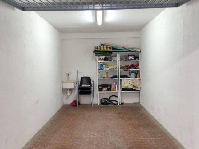 Box in vendita a Medio Ponente, Serra Riccò