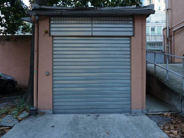 Box in vendita a Centro Ovest, Serra Riccò