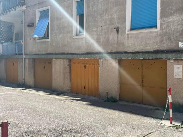 Box in vendita a Ponente, Serra Riccò