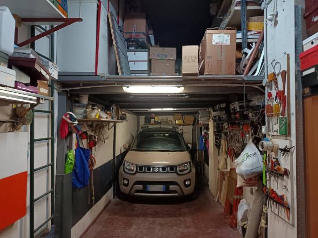 Box in vendita a Centro Ovest, Serra Riccò