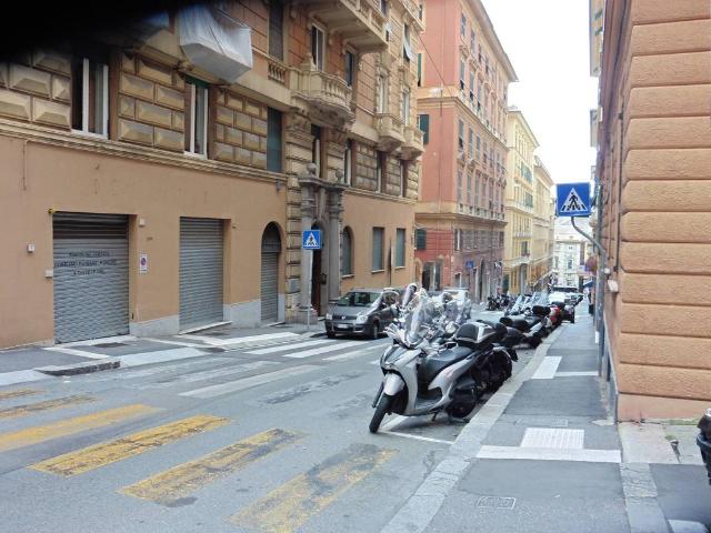 Box in vendita a Centro Est, Serra Riccò