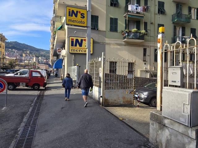 Box in vendita a San Pantaleo, Genova
