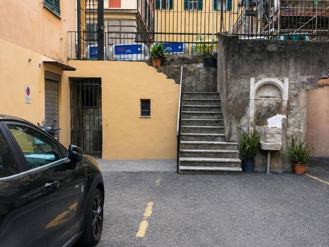 Box in vendita a Centro Est, Serra Riccò